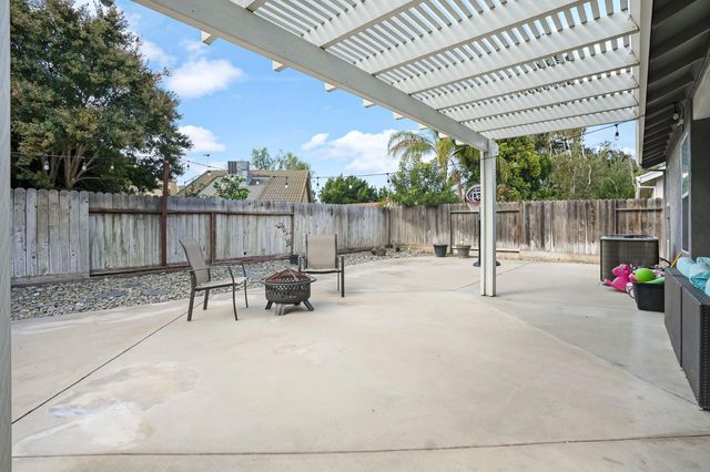 2354 Country Manor Dr, Riverbank, CA 95367