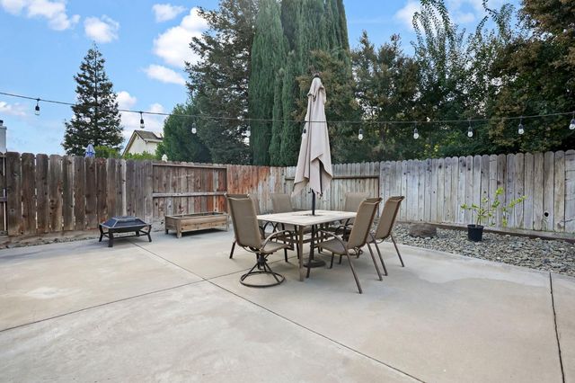 2354 Country Manor Dr, Riverbank, CA 95367
