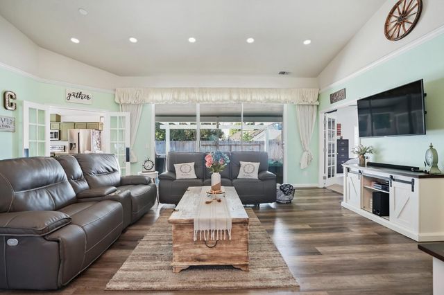 2354 Country Manor Dr, Riverbank, CA 95367