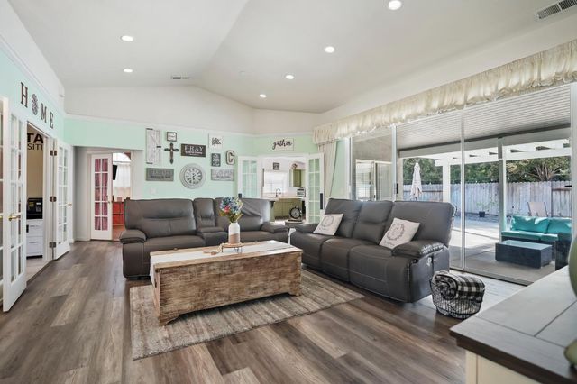 2354 Country Manor Dr, Riverbank, CA 95367