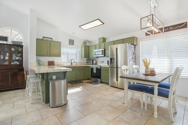 2354 Country Manor Dr, Riverbank, CA 95367