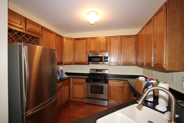 228 Springbrook Trail S, Oswego, IL 60543