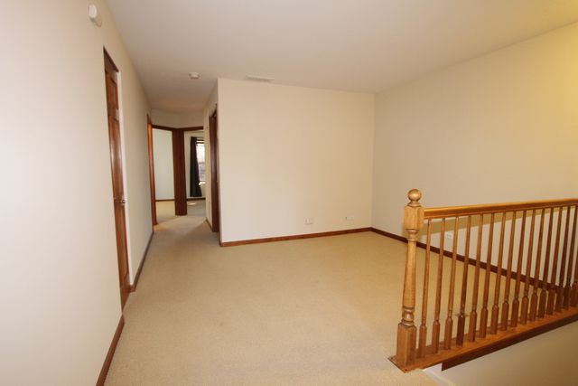 228 Springbrook Trail S, Oswego, IL 60543