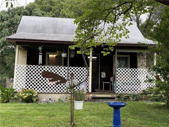 106 S Park Avenue, Independence, MO 64050