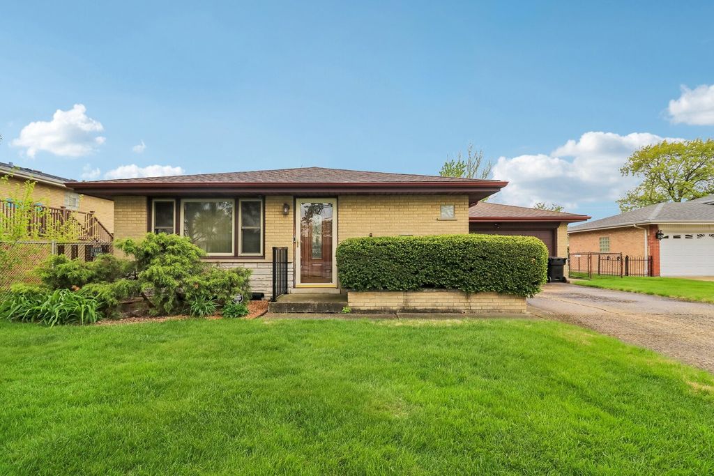 8136 Odell Avenue, Bridgeview, IL 60455