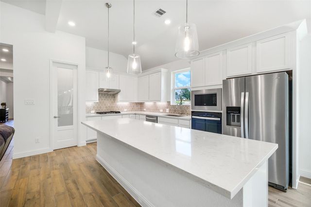 631 Running Iron Lane, Magnolia, TX 77354