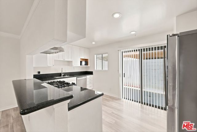 14937 Sherman Way 2, Van Nuys (los Angeles), CA 91405