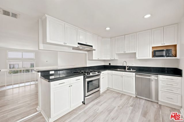 14937 Sherman Way 2, Van Nuys (los Angeles), CA 91405