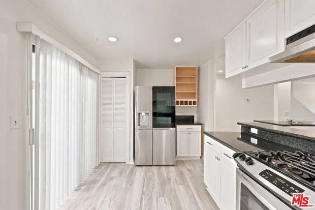 14937 Sherman Way 2, Van Nuys (los Angeles), CA 91405