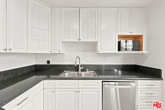 14937 Sherman Way 2, Van Nuys (los Angeles), CA 91405
