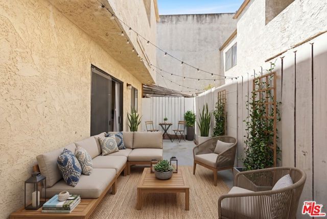 14937 Sherman Way 2, Van Nuys (los Angeles), CA 91405