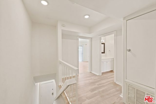 14937 Sherman Way 2, Van Nuys (los Angeles), CA 91405