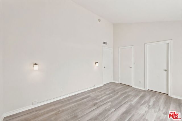 14937 Sherman Way 2, Van Nuys (los Angeles), CA 91405