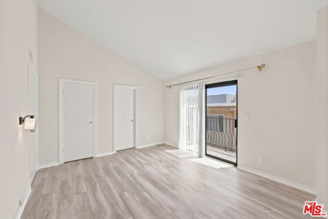 14937 Sherman Way 2, Van Nuys (los Angeles), CA 91405