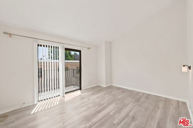 14937 Sherman Way 2, Van Nuys (los Angeles), CA 91405