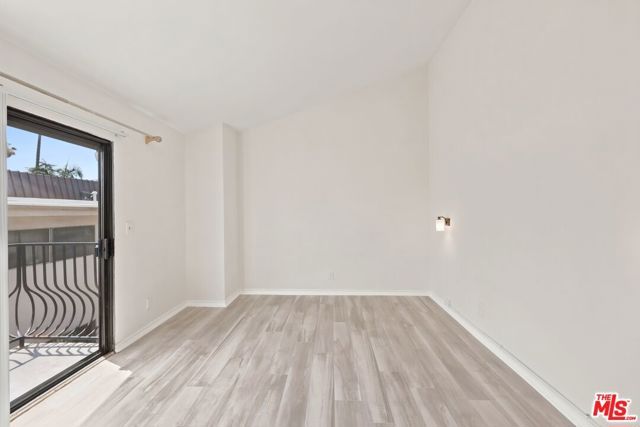 14937 Sherman Way 2, Van Nuys (los Angeles), CA 91405