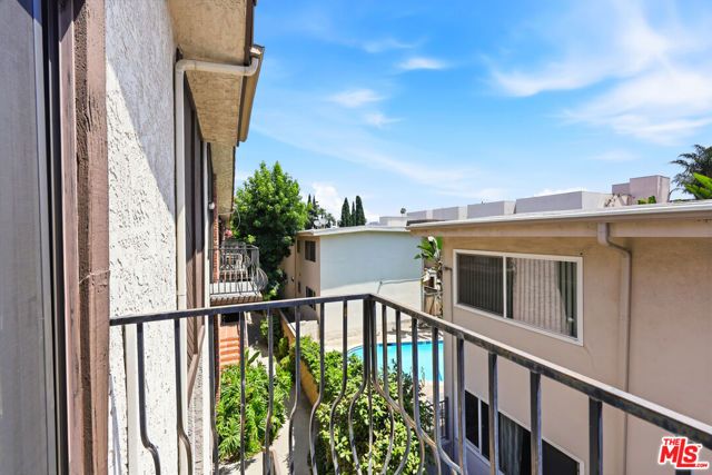 14937 Sherman Way 2, Van Nuys (los Angeles), CA 91405