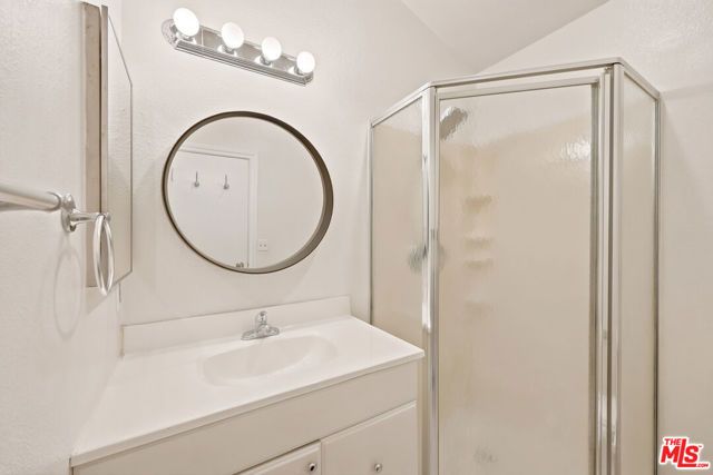14937 Sherman Way 2, Van Nuys (los Angeles), CA 91405