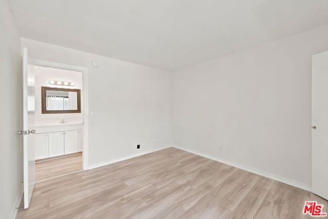 14937 Sherman Way 2, Van Nuys (los Angeles), CA 91405