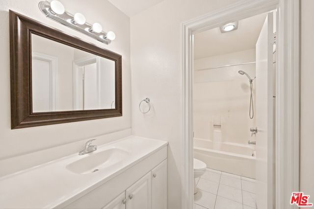 14937 Sherman Way 2, Van Nuys (los Angeles), CA 91405