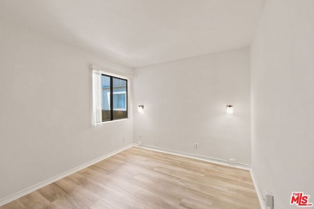 14937 Sherman Way 2, Van Nuys (los Angeles), CA 91405