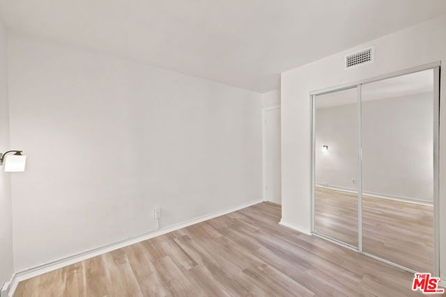 14937 Sherman Way 2, Van Nuys (los Angeles), CA 91405