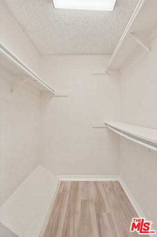14937 Sherman Way 2, Van Nuys (los Angeles), CA 91405