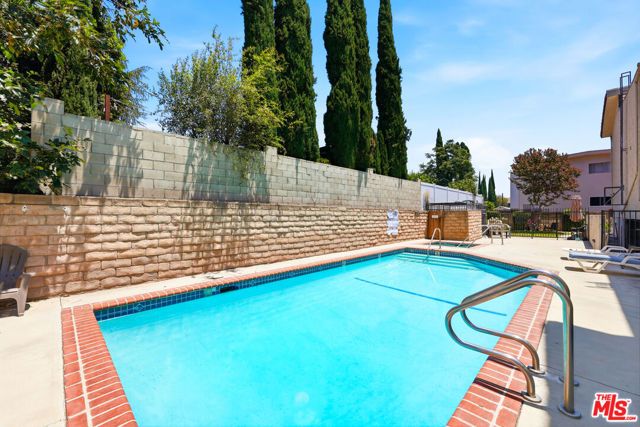 14937 Sherman Way 2, Van Nuys (los Angeles), CA 91405