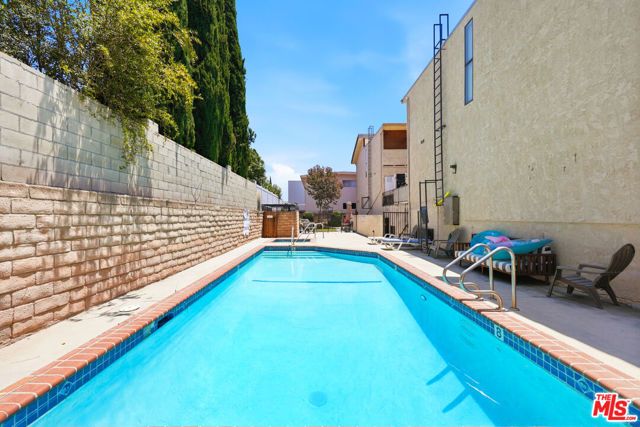 14937 Sherman Way 2, Van Nuys (los Angeles), CA 91405