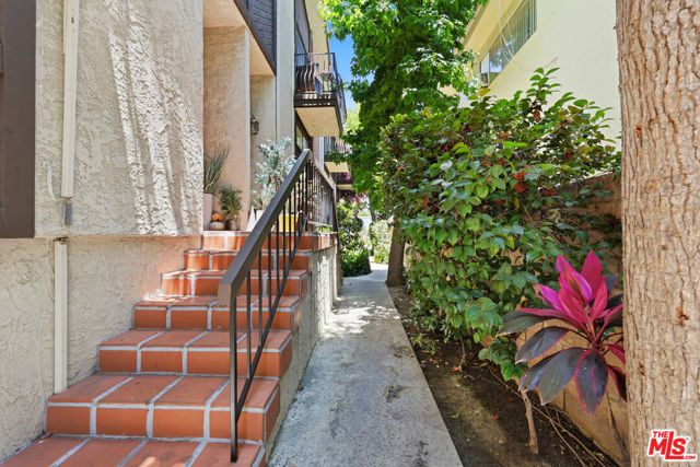 14937 Sherman Way 2, Van Nuys (los Angeles), CA 91405