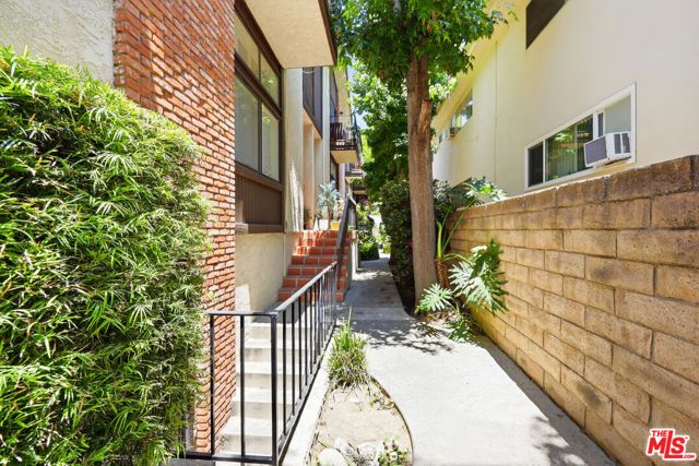 14937 Sherman Way 2, Van Nuys (los Angeles), CA 91405