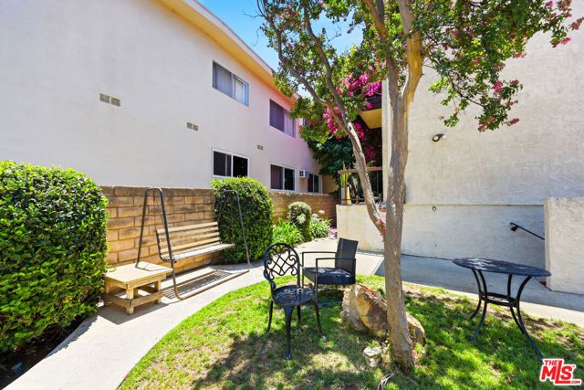 14937 Sherman Way 2, Van Nuys (los Angeles), CA 91405