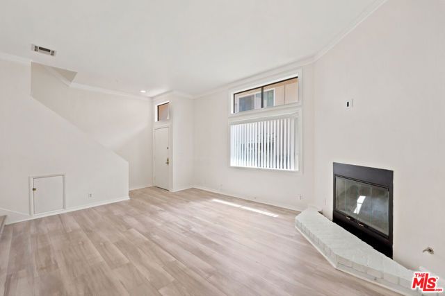 14937 Sherman Way 2, Van Nuys (los Angeles), CA 91405