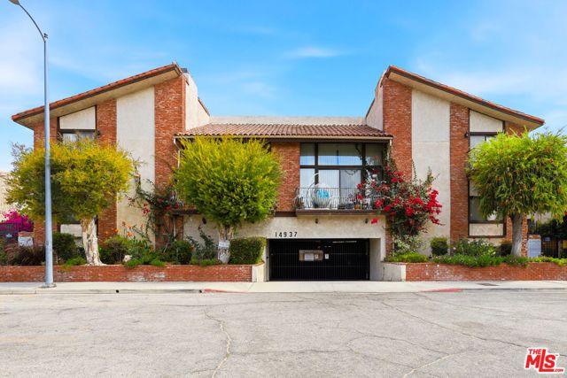 14937 Sherman Way 2, Van Nuys (los Angeles), CA 91405