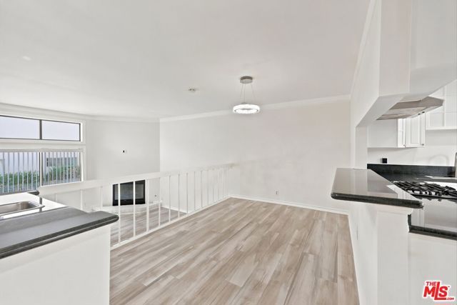 14937 Sherman Way 2, Van Nuys (los Angeles), CA 91405