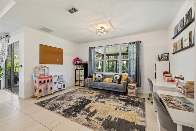 6205 Arcadia Square, Vero Beach, FL 32966