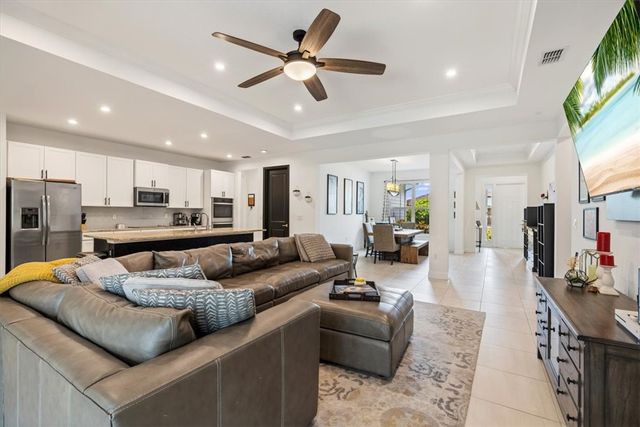 6205 Arcadia Square, Vero Beach, FL 32966