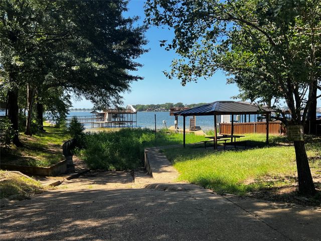 196 Scenic Drive, Mabank, TX 75156