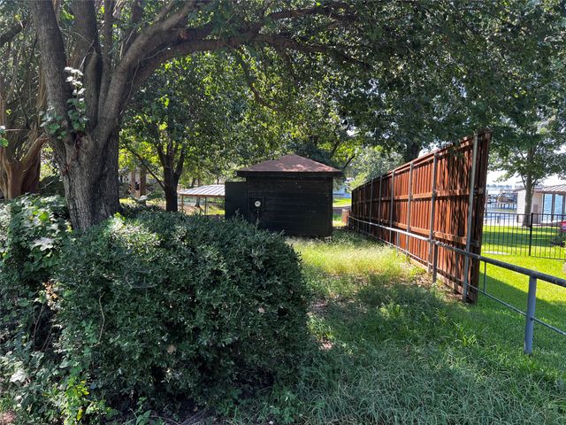 196 Scenic Drive, Mabank, TX 75156