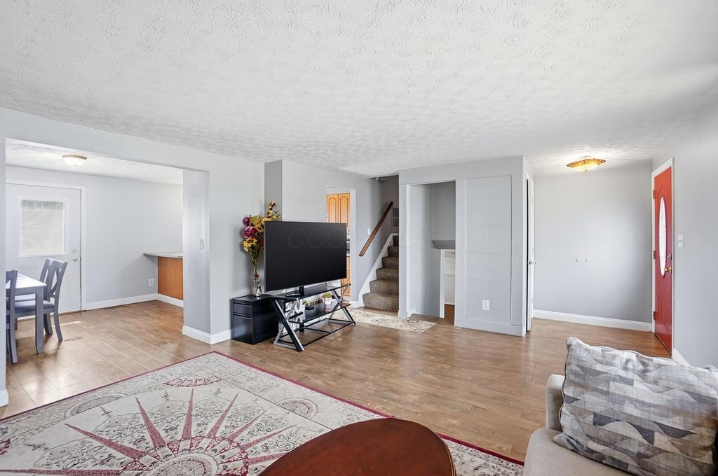 8055 Eliot Drive, Reynoldsburg, OH 43068