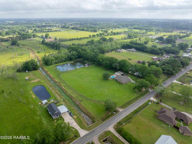 1330 W Gloria Switch Road, Carencro, LA 70520