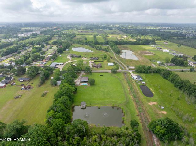 1330 W Gloria Switch Road, Carencro, LA 70520