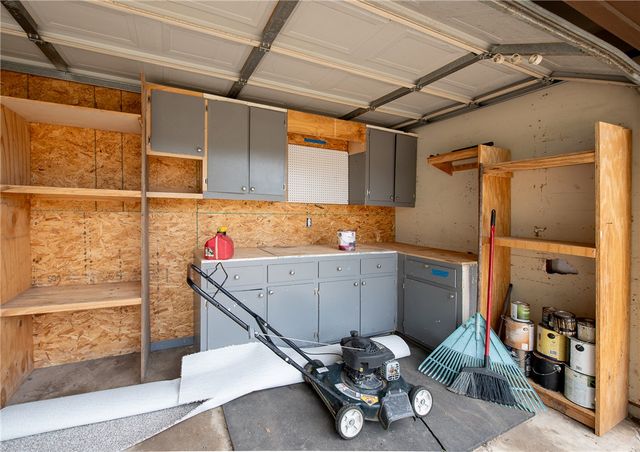 927 Braeswood Drive, Bryan, TX 77803