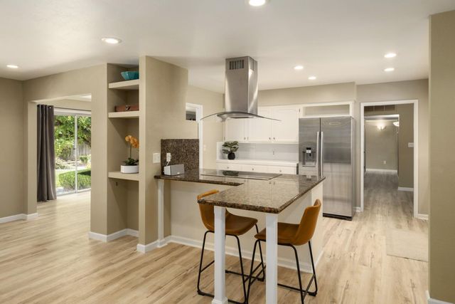 1737 W Roberts Avenue, Fresno, CA 93711
