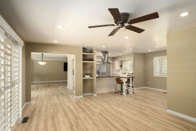 1737 W Roberts Avenue, Fresno, CA 93711