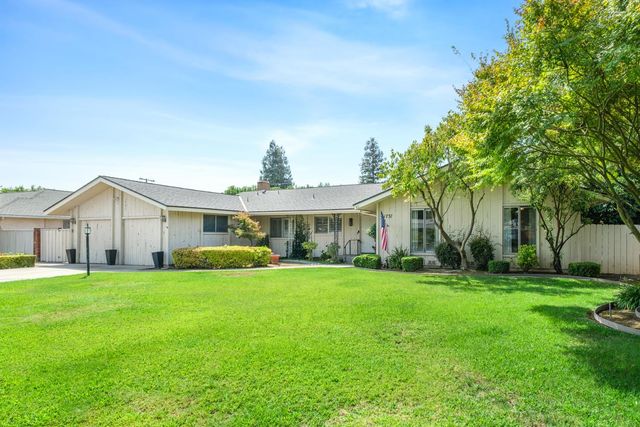 1737 W Roberts Avenue, Fresno, CA 93711