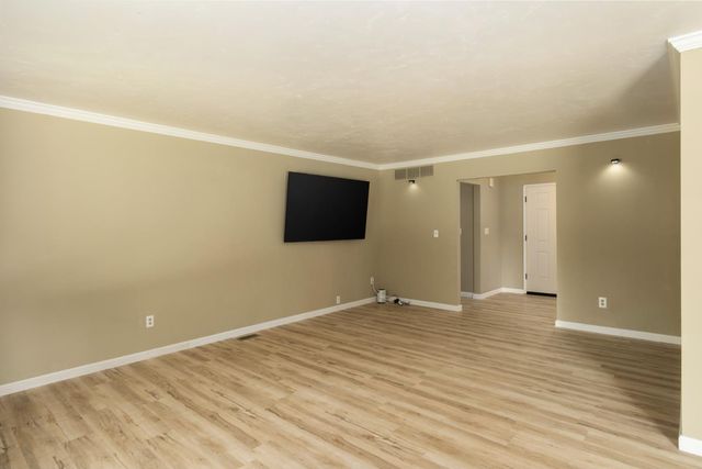 1737 W Roberts Avenue, Fresno, CA 93711