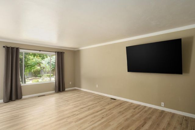 1737 W Roberts Avenue, Fresno, CA 93711