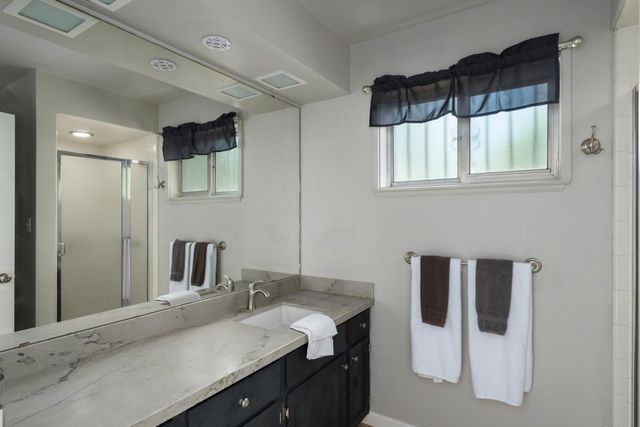 1737 W Roberts Avenue, Fresno, CA 93711
