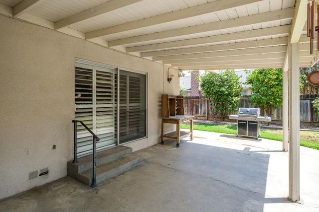 1737 W Roberts Avenue, Fresno, CA 93711